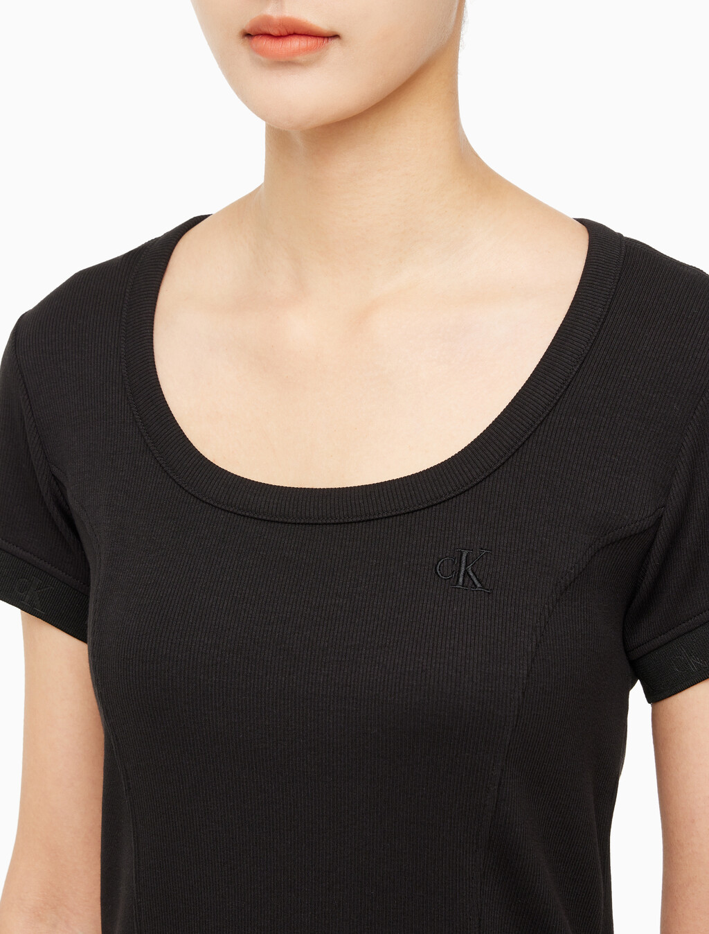 Buy 여성 로고 엠보스 립 반팔 코튼 드레스 in color CK BLACK