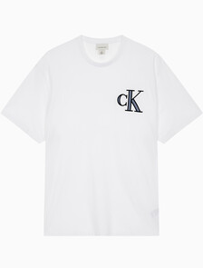 Buy 남성 릴렉스핏 바시티 CK 로고 패치 반팔 티셔츠 in color BRILLIANT WHITE