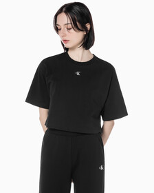Buy 여성 그래픽 크롭 반팔 티셔츠 in color CK BLACK