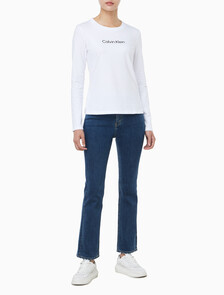 Buy 여성 L/S 스탠다드 로고 슬림 크루넥 티셔츠 in color BRILLIANT WHITE
