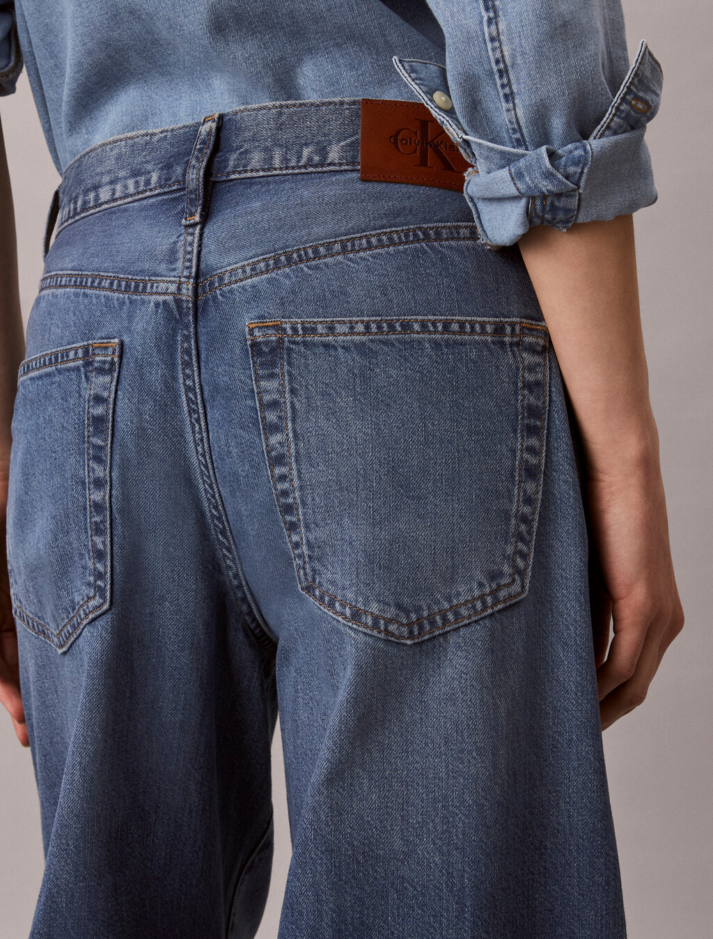 Buy 여성 와이드레그 리넨 데님 in color Light Blue