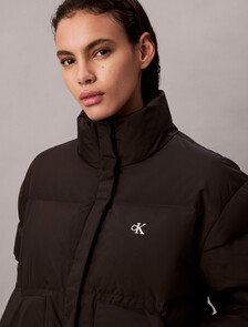 Buy 여성 숏 렝스 스탠드 카라 푸퍼 in color BLACK