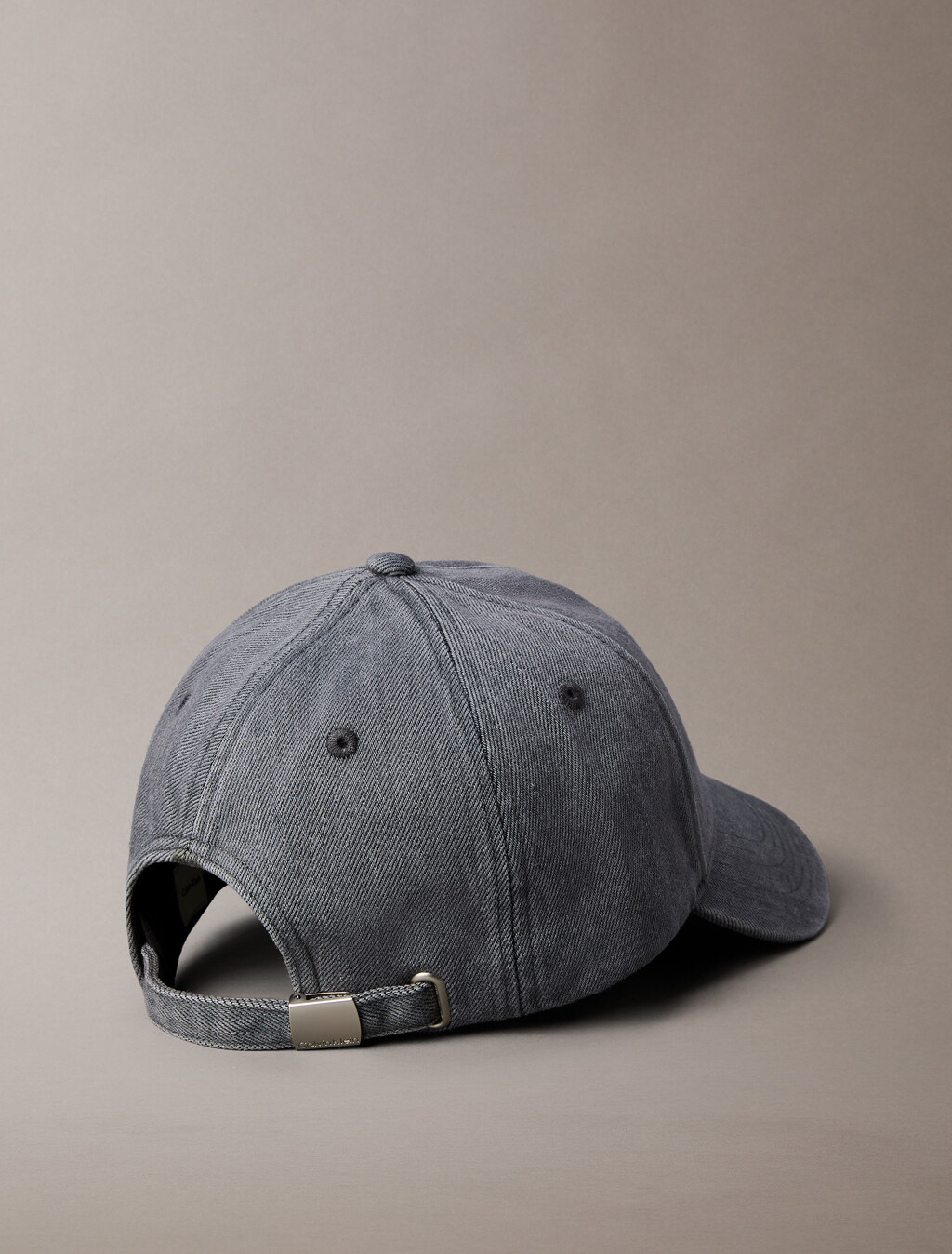 Buy 남녀공용 CKJ 스몰 모노그램 시즈널 로고 데님 볼캡 in color Grey