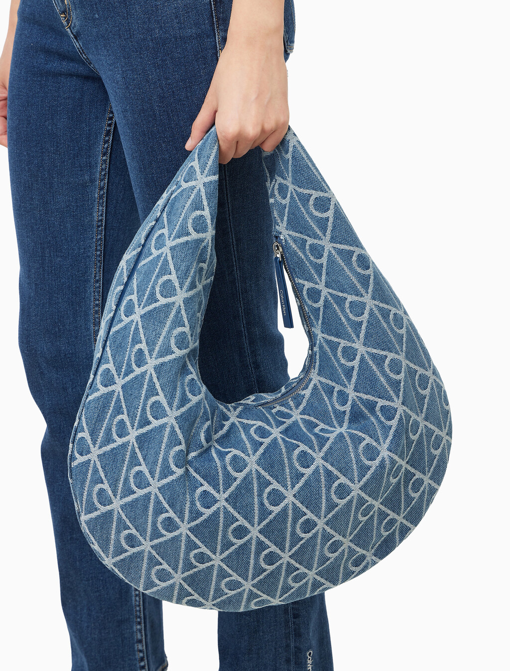 Buy 여성 엠블럼 데님 호보 백 in color Denim JQD Medium Wash