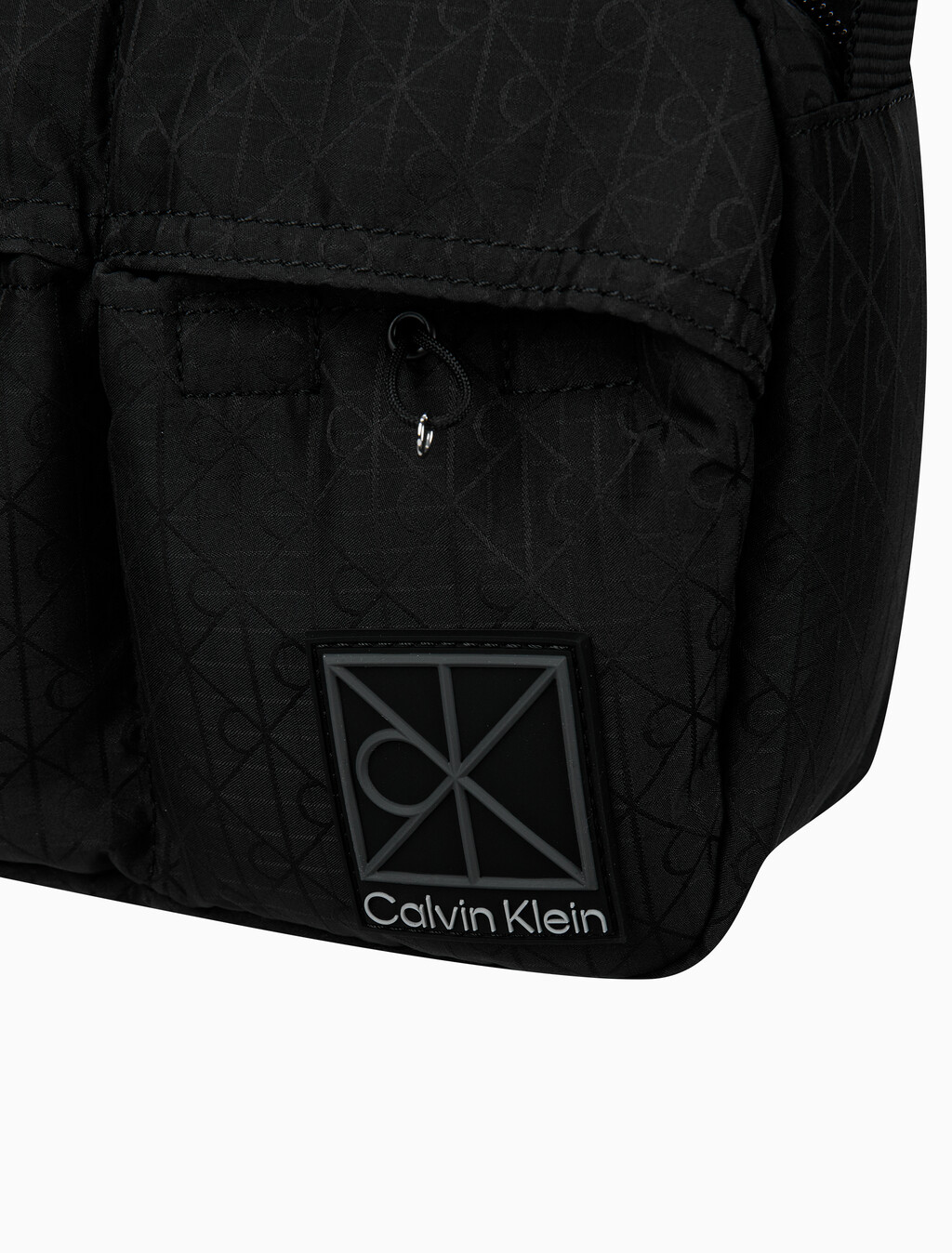 Buy 남성 유틸리티 엠블럼 카메라 백 in color BLACK