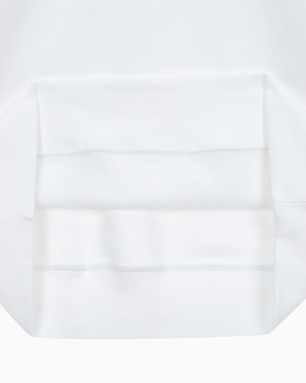 Buy 남성 레귤러핏 인스티튜셔널 로고 기모 스웨트셔츠 in color BRIGHT WHITE