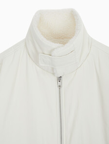 Buy 남성 리버서블 쉐르파 봄버 in color WHITE