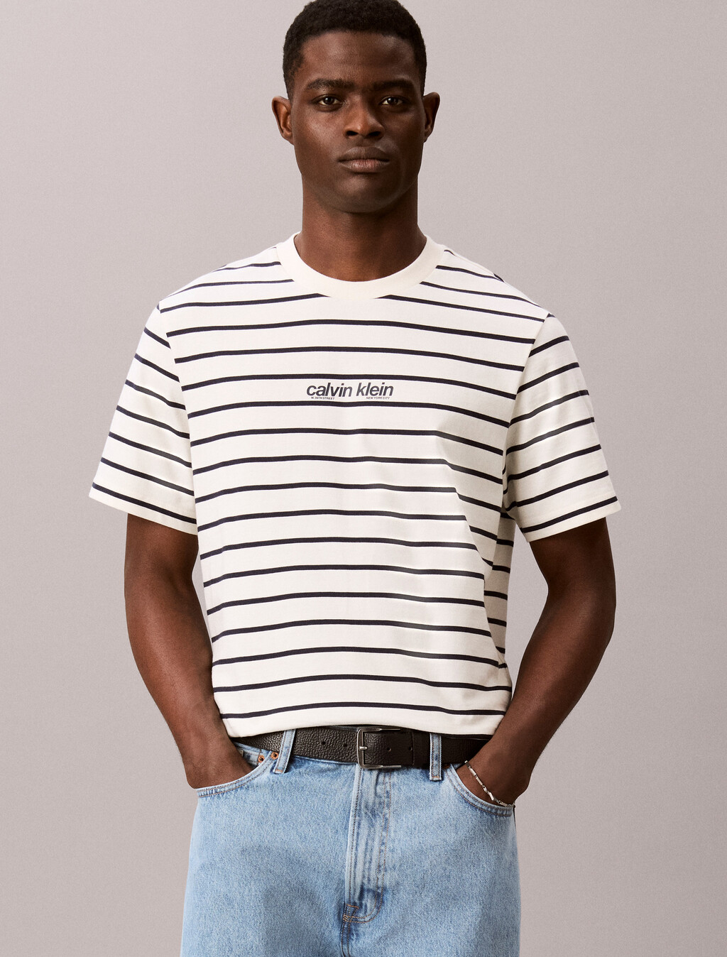 Buy 스트라이프 이지 올나잇 로고 티 in color TOFU