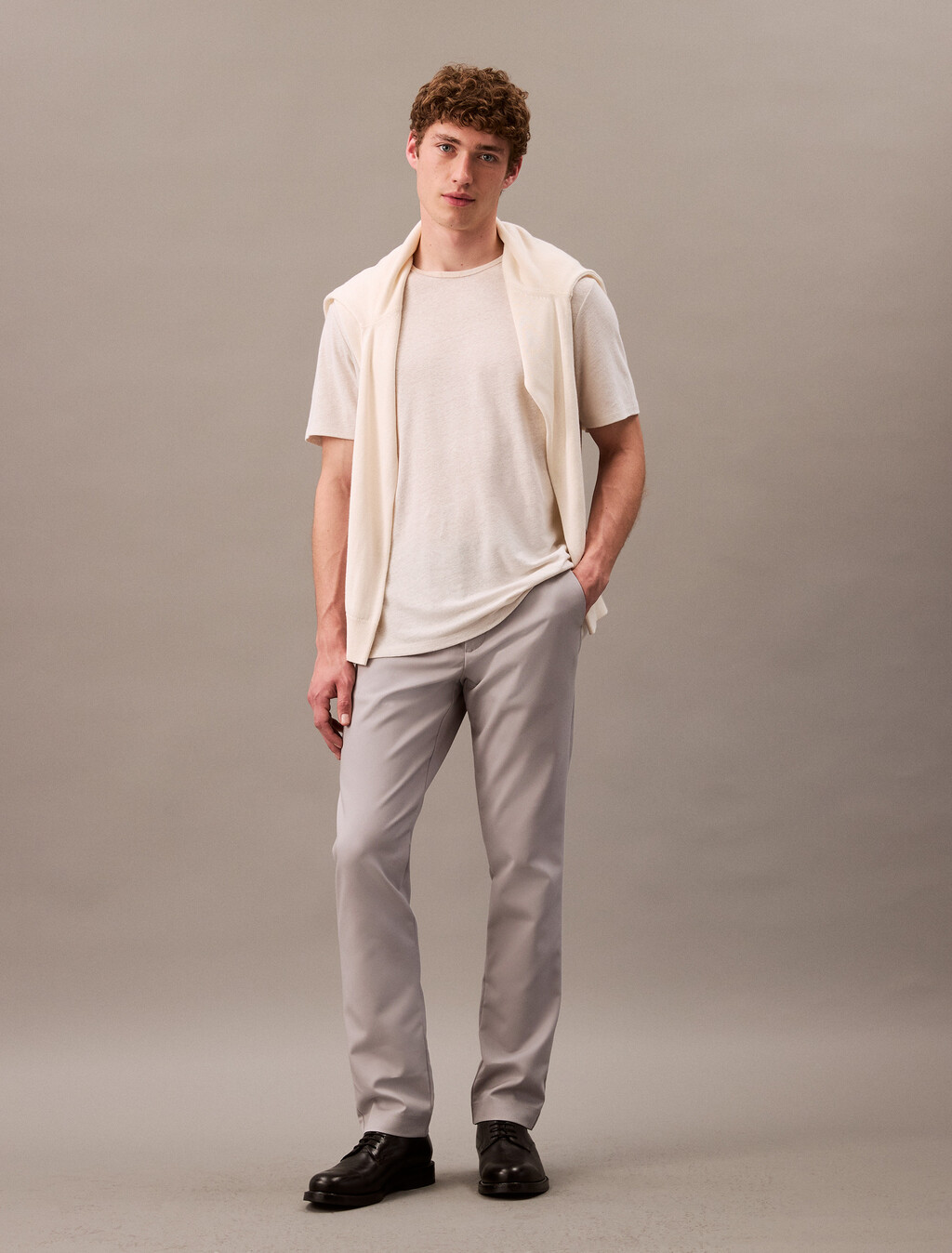 Buy 남성 모던 스트레치 슬림 트라우저 in color GREY