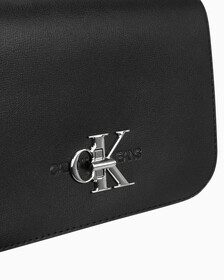 Buy 여성 CKJ 모노 하드웨어 컨버터블 풀 플랩 크로스백 in color BLACK