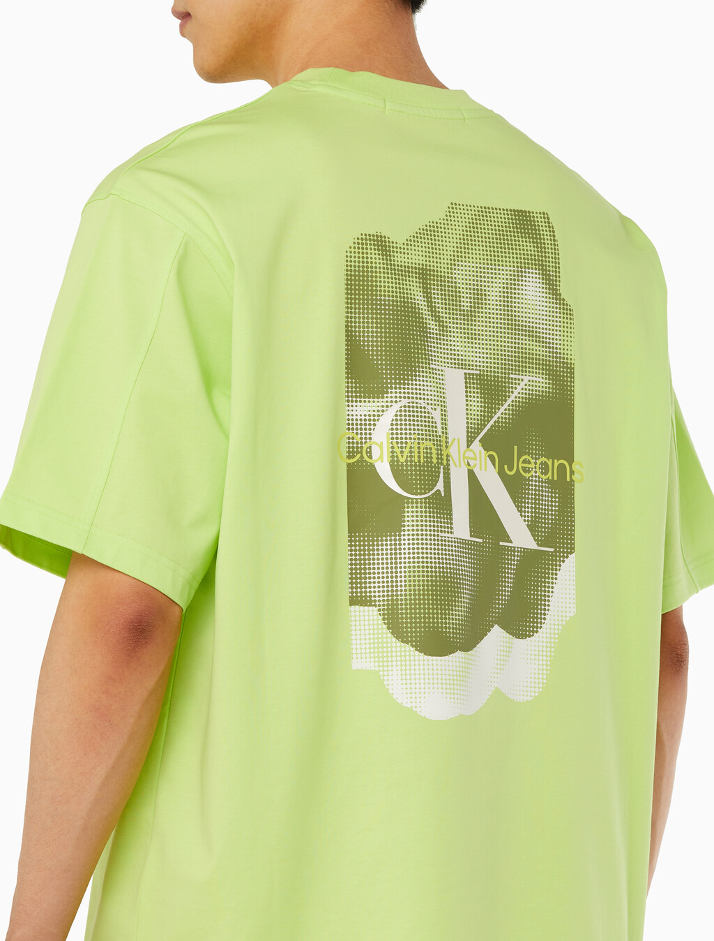 Buy 남성 릴렉스핏 그래픽 기능성 반팔 티셔츠 in color GREEN