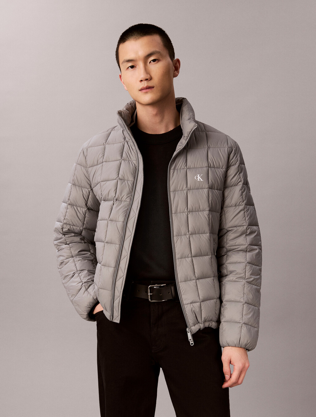 Buy 남성 울트라라이트 나일론 퀼티드 패딩 자켓 in color Brown