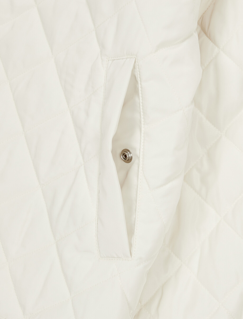 Buy 여성 라이트웨이트 퀼티드 자켓 in color WHITE