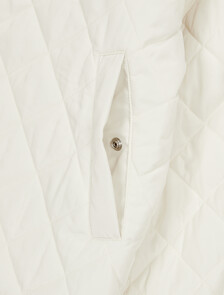 Buy 여성 라이트웨이트 퀼티드 자켓 in color WHITE