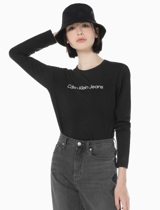 여성 슬림핏 인스티튜셔널 로고 긴팔 티셔츠