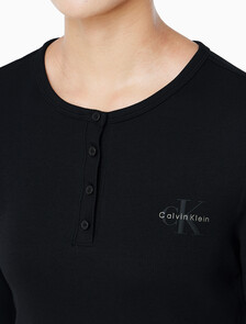 Buy 여성 모노그램 롱슬리브 헨리넥 티셔츠 in color BLACK