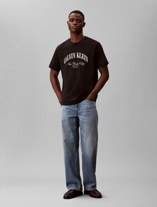 Buy 캘빈클라인 헤리티지 자수로고 그래픽 티 in color BLACK