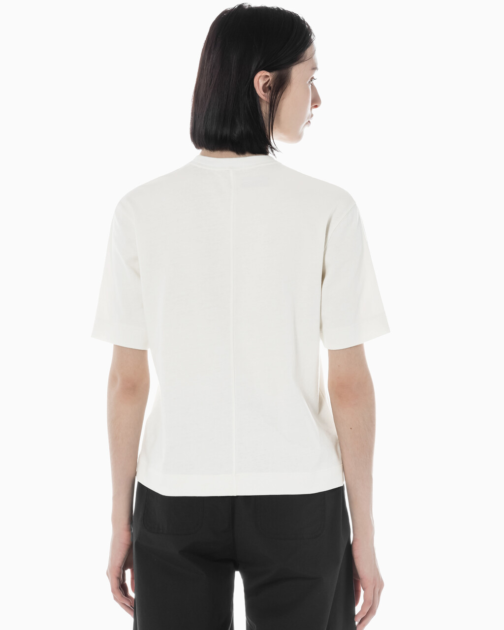 Buy 여성 릴렉스 핏 에센셜 반팔 티셔츠 in color WHITE