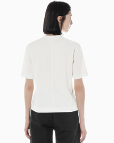 Buy 여성 릴렉스 핏 에센셜 반팔 티셔츠 in color WHITE
