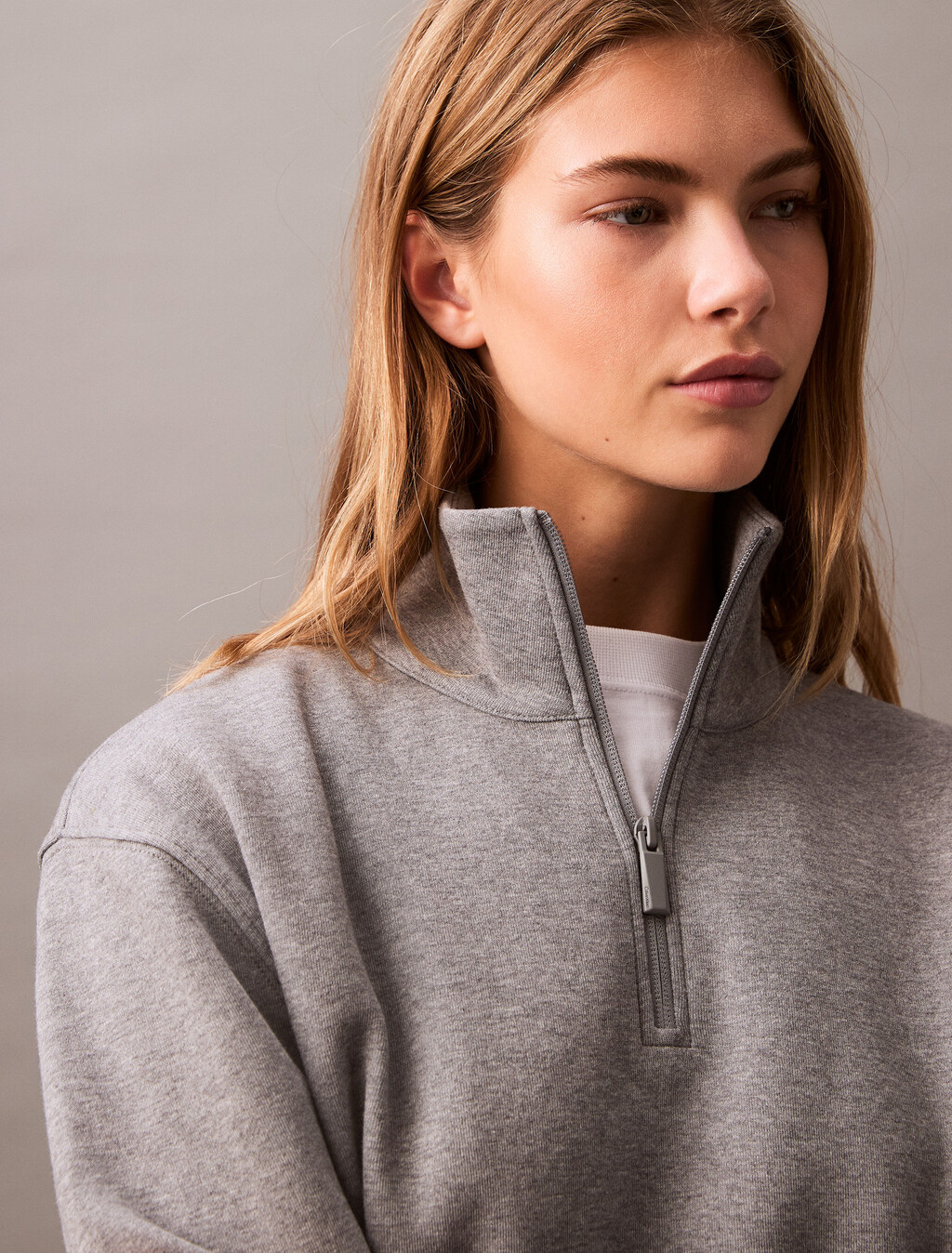 Buy 여성 롱슬리브 스페이서 하이넥 풀오버 in color MEDIUM GREY HEATHER
