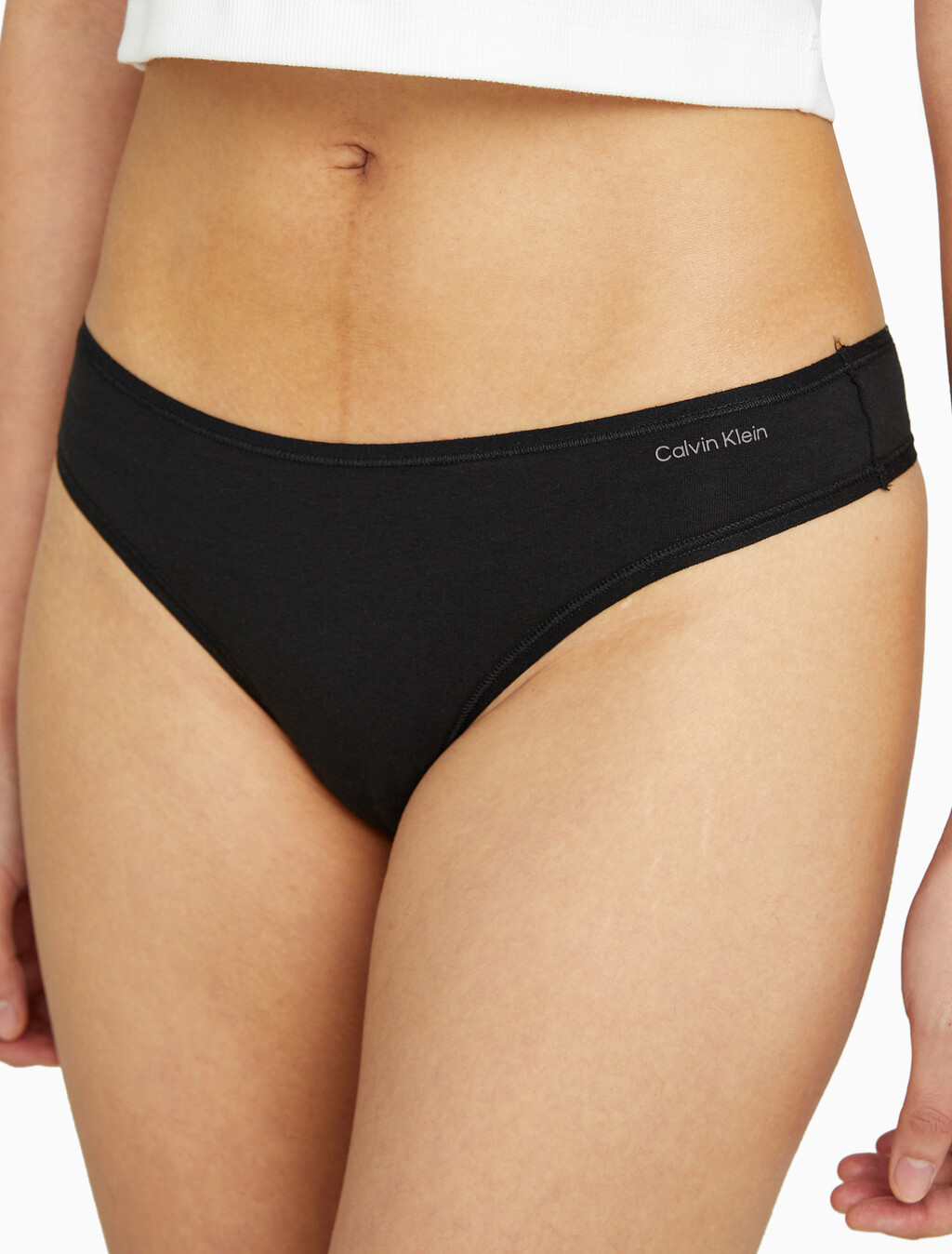 Buy 여성 CK 아이디얼 코튼 로우라이즈 T팬티 in color BLACK