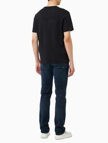 Buy 슬림핏 리퀴드 인터록 클래식 그래픽 티 in color BLACK