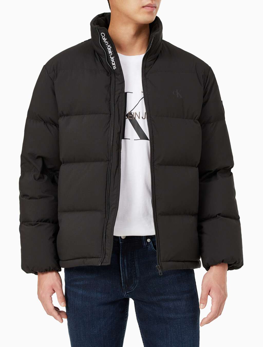 Buy 남성 레귤러핏 스탠드 카라 숏 다운 푸퍼 재킷 in color CK BLACK