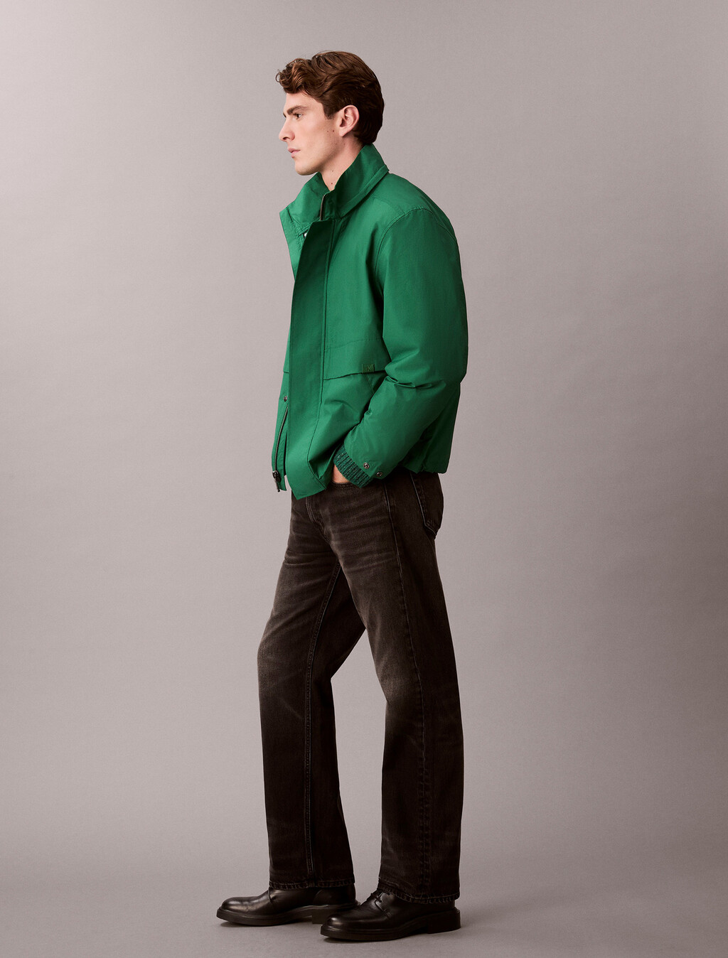 Buy 남성 라이트웨이트 릴렉스 숏 파카 in color Green