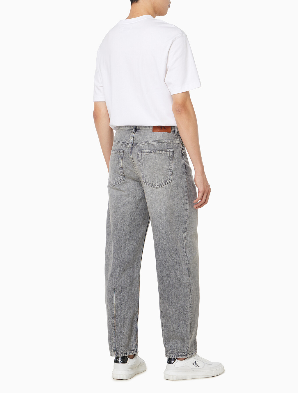 Buy 남성 배럴핏 스모크스택 데님 in color Grey