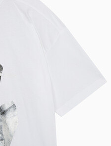 Buy 여성 다이아몬드 그래픽 보이프랜드 티셔츠 in color BRIGHT WHITE