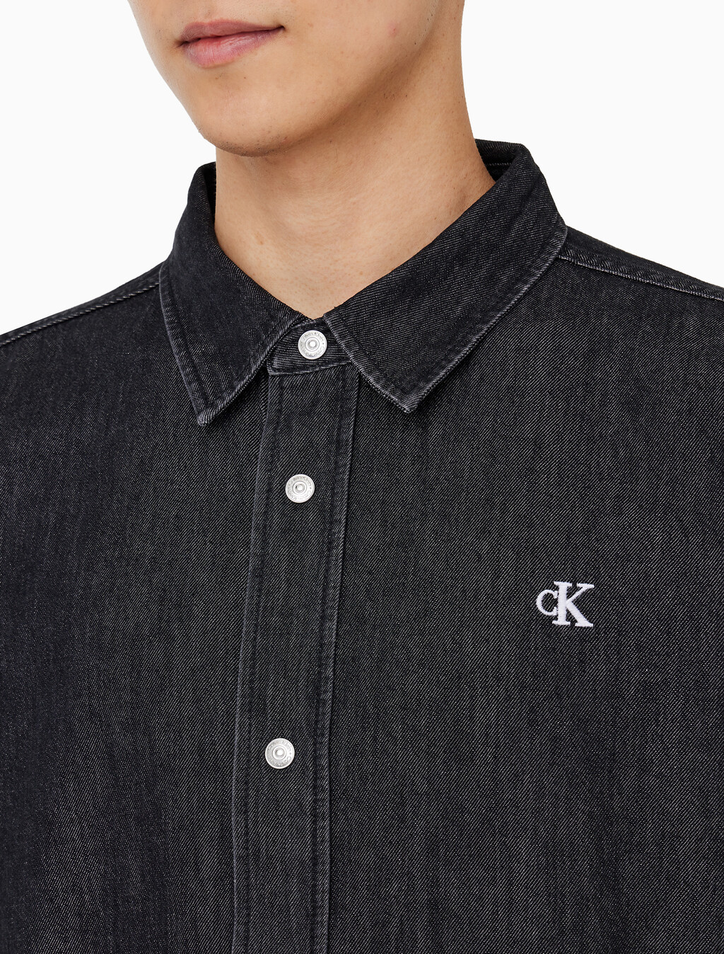 Buy 남성 릴렉스핏 데님 셔츠 in color WASHED BLACK LOGO LACE