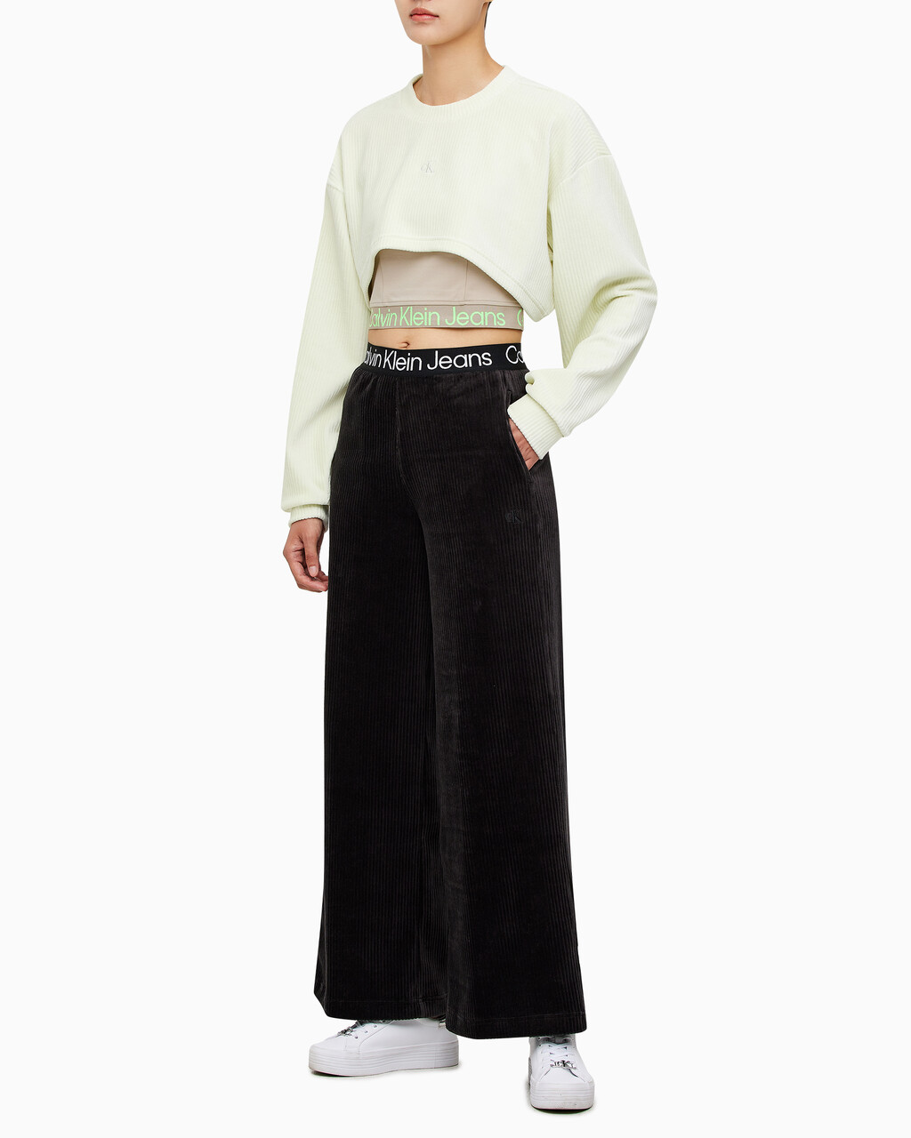 Buy 여성 투인원 벨벳 스웻셔츠 in color PASTEL GREEN