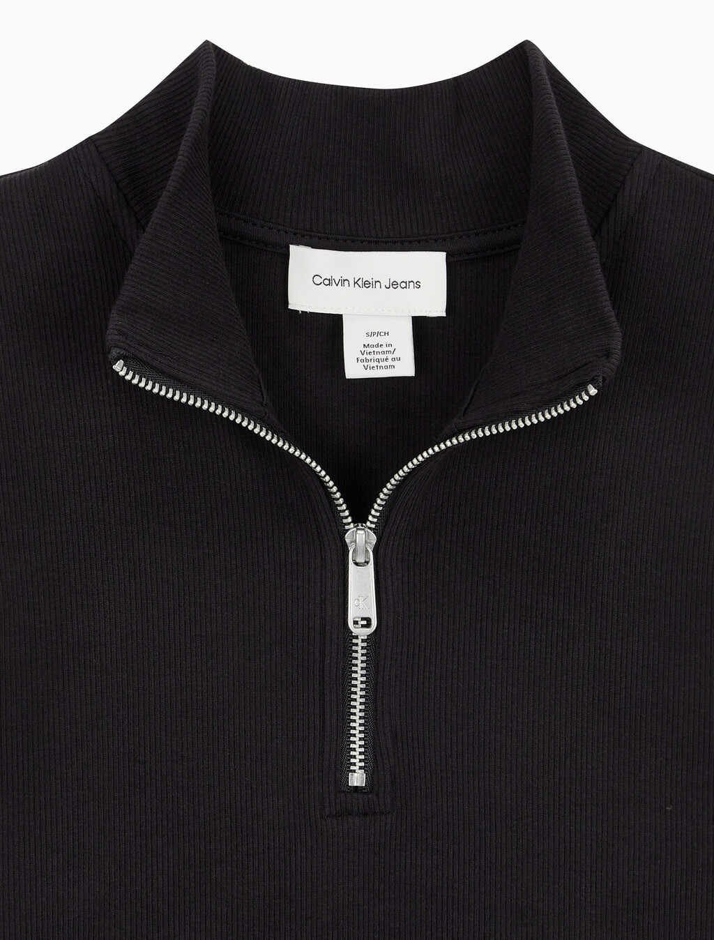 Buy 여성 우븐라벨 슬리브리스 하프 집업 탑 in color BLACK