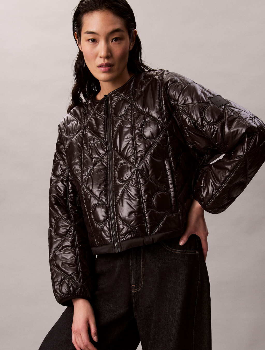 Buy 여성 로고 퀼티드 패딩 자켓 in color BLACK