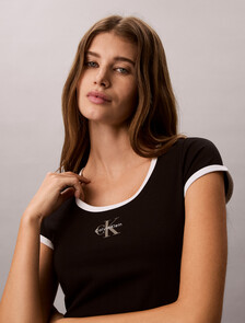 Buy 여성 모노로고 스쿱 베이비 티 in color BLACK