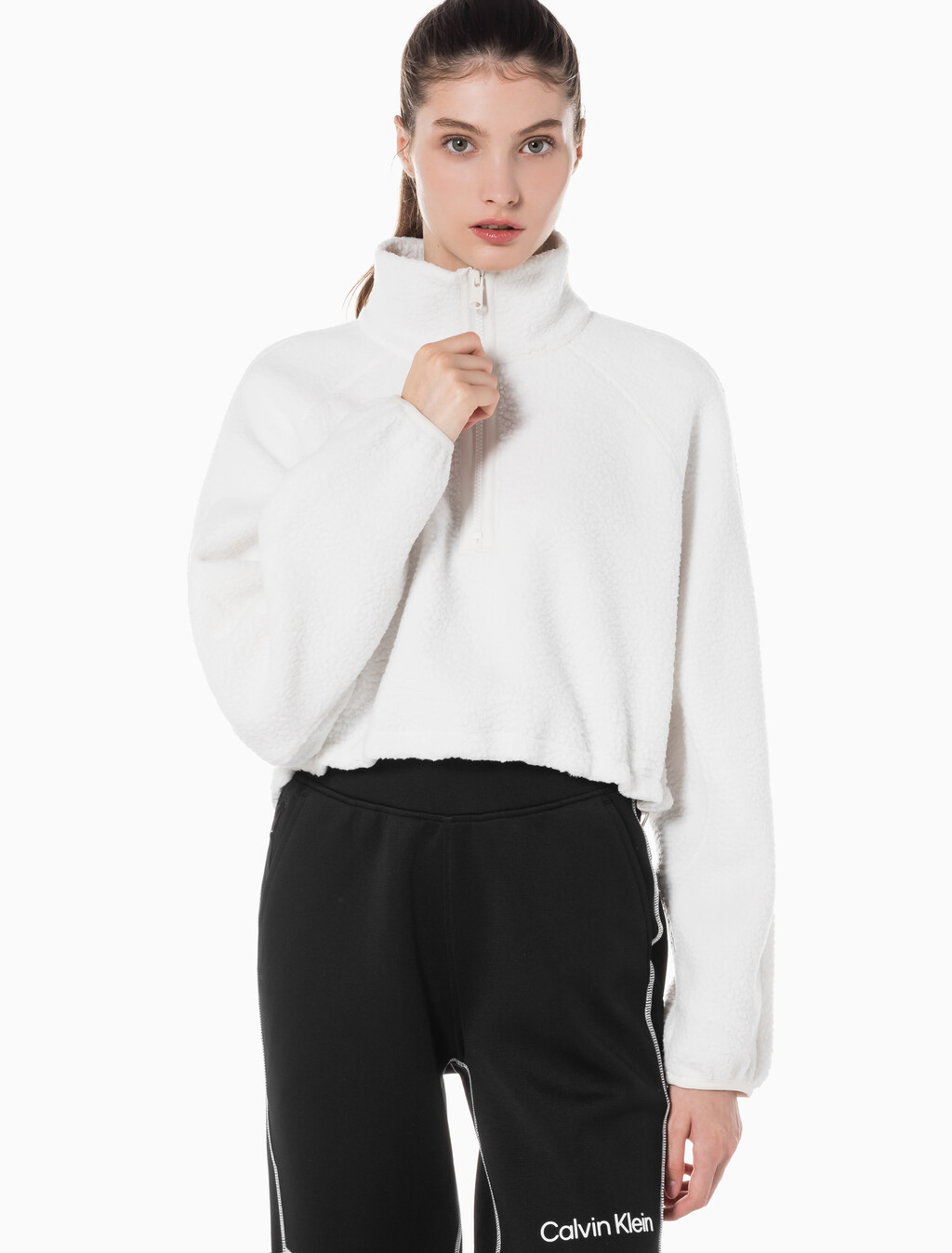 Buy 여성 릴랙스핏 쉐르파 크롭 풀오버 in color WHITE