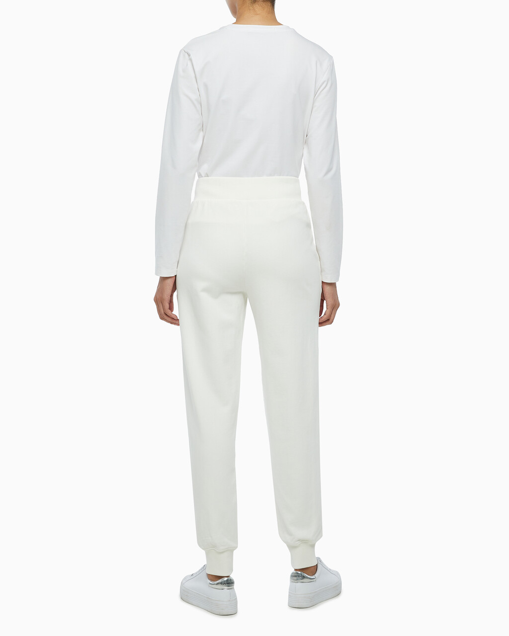 Buy 여성 미네랄 다이 모노로고 조거 팬츠 in color WHITE