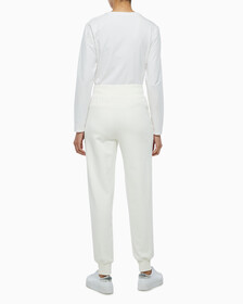 Buy 여성 미네랄 다이 모노로고 조거 팬츠 in color WHITE