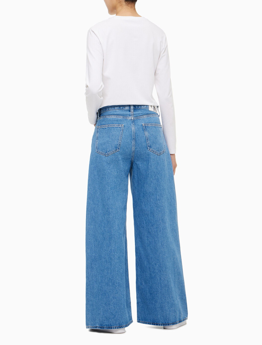 Buy 여성 로우라이즈 루즈핏 라이트 블루 데님 in color CHALKY BLUE