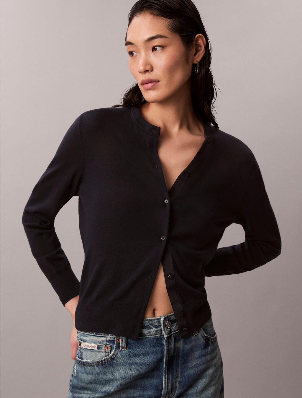 Buy 여성 L/S 메리노 가디건 in color BLACK