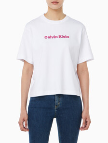 Buy 여성 S/S 투톤 3D 엠브로이더리 로고 티셔츠 in color BRILLIANT WHITE