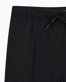 Buy 남성 레귤러 핏 에센셜 하이 스트레치 기능성 우븐 팬츠 in color BLACK