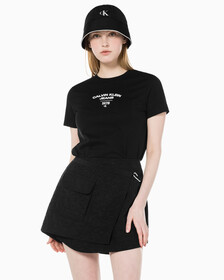Buy 여성 1987 로고 베이비핏 반팔 티셔츠 in color CK BLACK