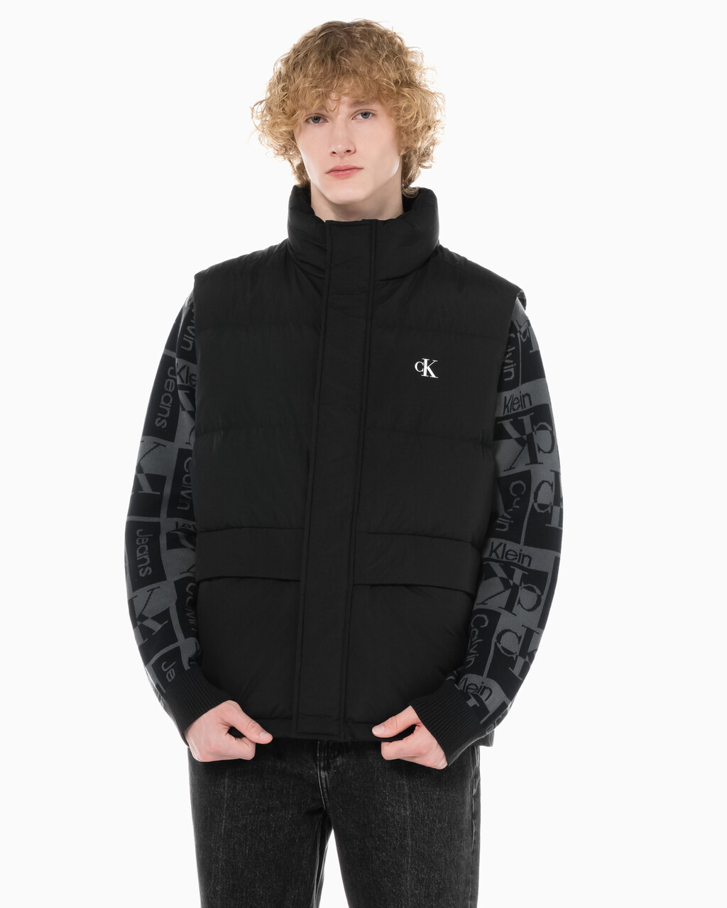 Buy 남성 에센셜 다운 베스트 in color CK BLACK
