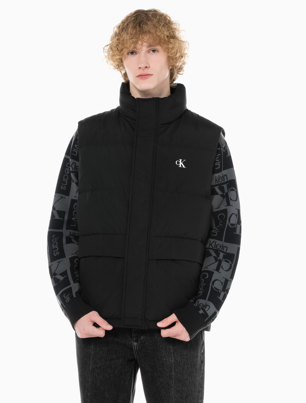 Buy 남성 에센셜 다운 베스트 in color CK BLACK