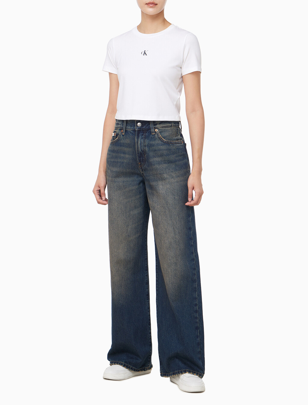 Buy 여성 와이드 레그핏 다크블루 데님 in color mid blue
