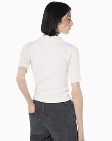 Buy 여성 모노그램 로고 뱃지 립 슬림핏 반팔 티셔츠 in color WHITE