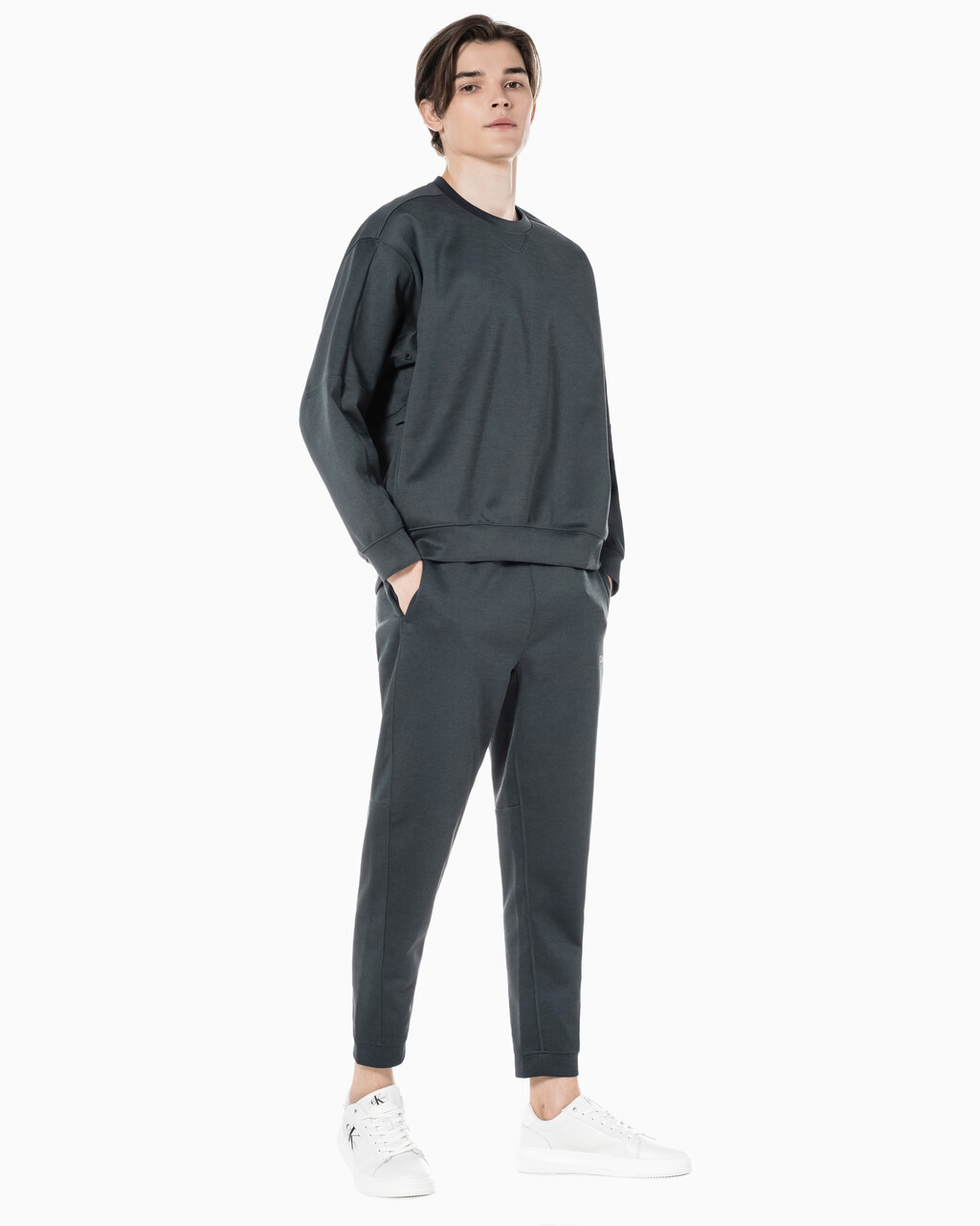 Buy 남성 릴렉스핏 조거 팬츠 in color BLACK