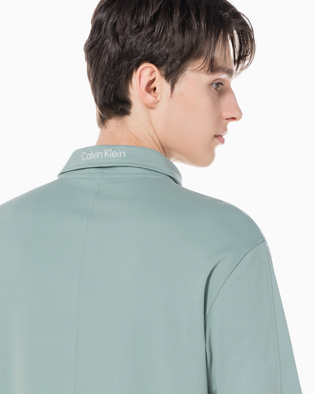 Buy 남성 리플렉티브 로고 레귤러 핏 기능성 집업 폴로 티셔츠 in color GREEN MILIEU