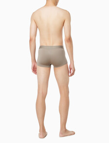 Buy 남성 모던 로고 패치 마이크로 로우 라이즈 트렁크 in color Brown